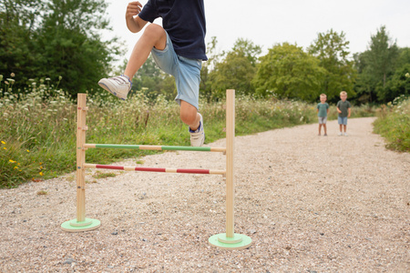 BS Toys, Drewniana gra sportowa Skok przez płotki