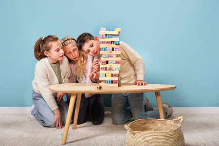 BS Toys, drewniana gra wieża numerów z kostką