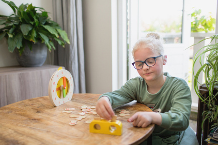 BS Toys, drewniana gra edukacyjna 2 x Zegar (cyfrowy i analogowy)