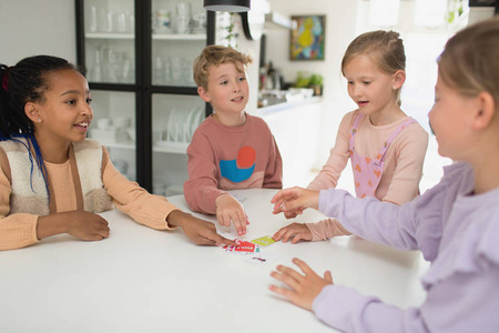 BS Toys, gra karciana Nii No Fleh