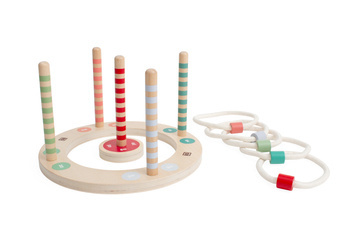 Gra drewniana dla dzieci - BS Toys Rzut Obręczą Na Koło