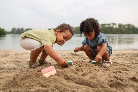 BS Toys, Zestaw drewnianych łopatek do robienia wzorów na piachu