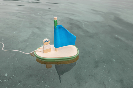 BS Toys, Drewniana łódka z kapitanem