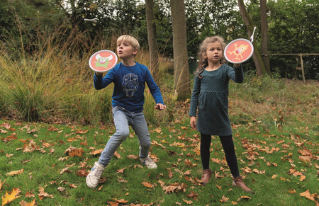 Scratch, Gra zręcznościowa Paletki rzucaj i łap - Stworki