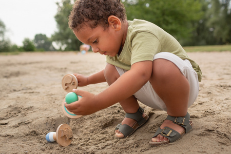 BS Toys, Zestaw drewnianych stempli na piachu