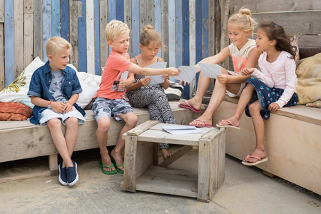 Gra logiczna dla dzieci - BS Toys Happy Families